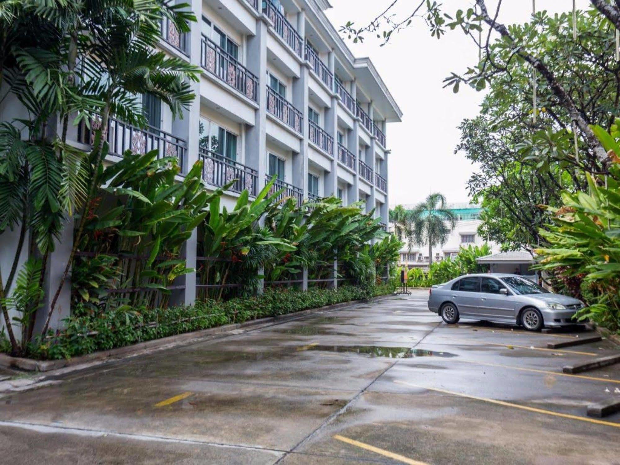 14 Resort Bangkok Exterior foto